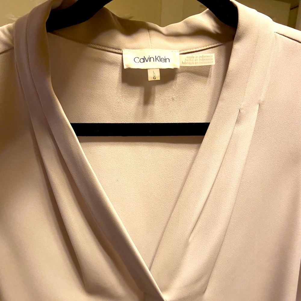 Sleeveless, vneck shirt: